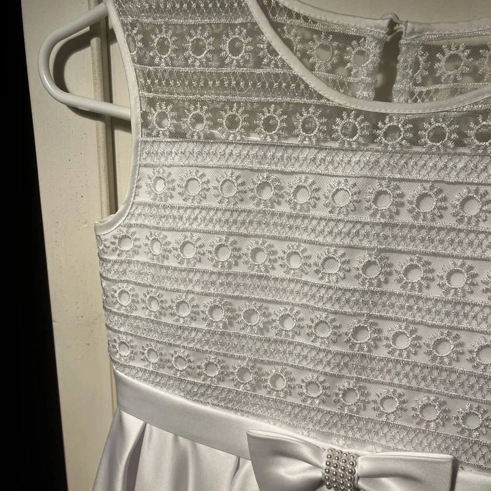 Girl’s Sleeveless Embroidered Illusion Dress with Pearled Bow - Picture 4 of 6
